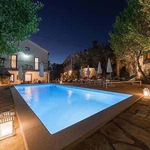 https://villa-vito-kastelir.in-istria.net